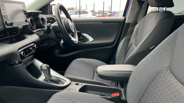 Toyota Yaris 1.5 Hybrid Design 5dr CVT Hybrid Hatchback